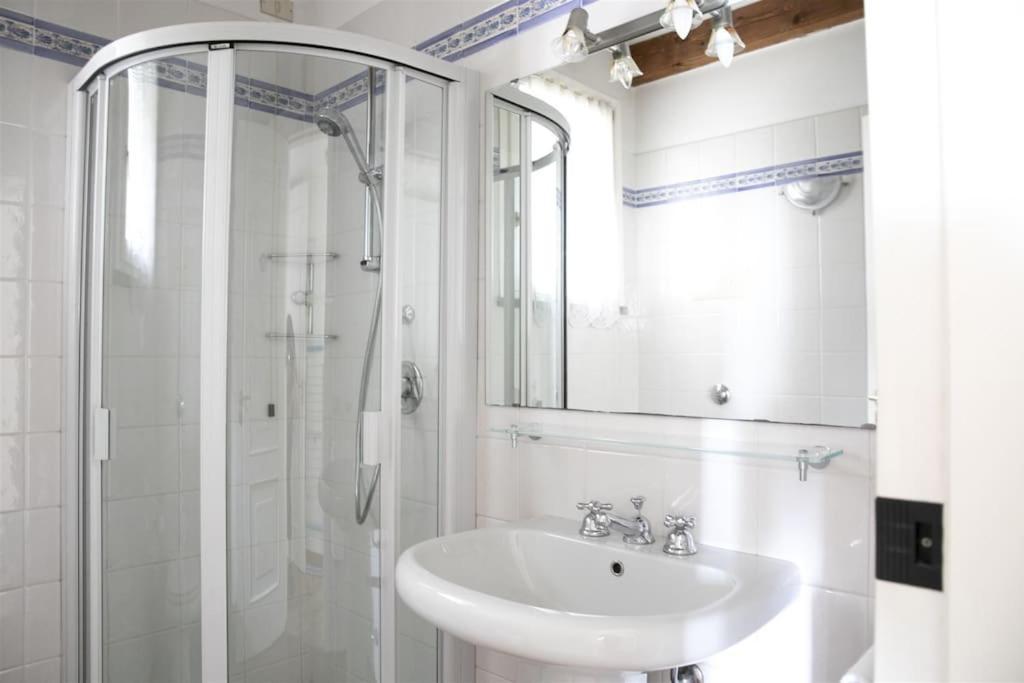Iseolakerental - Casa Rododendro スルツァーノ エクステリア 写真